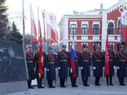 В Челябинске открыли стелу «Город трудовой доблести» ​