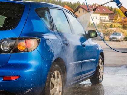 Правда ли нельзя мыть машину на даче, во дворе или на реке, разбирается автоблогер