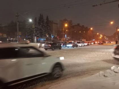 ВНИМАНИЕ. Пробки в Челябинске из-за снегопада достигли 10 баллов