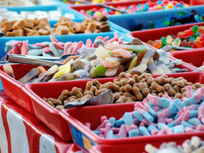 Давать нельзя отбирать: сколько сладкого давать детям?