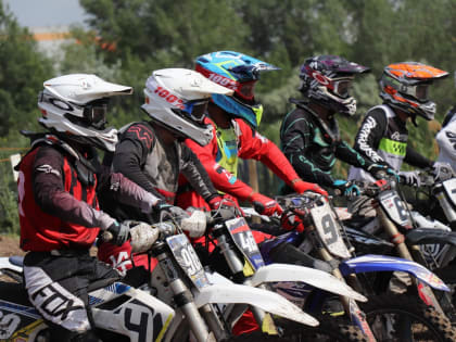 Праздник Драйва. Этап Чемпионата России по суперкроссу в Магнитогорске собрал лучших мотоспортсменов