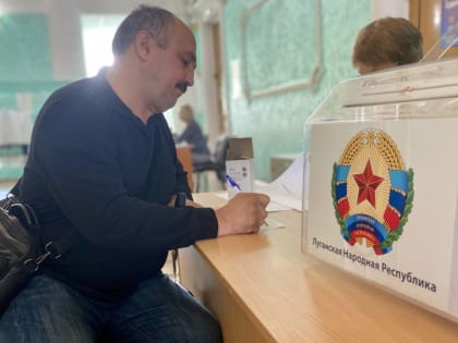 Граждане республик Донбасса голосуют на референдуме в Челябинской области