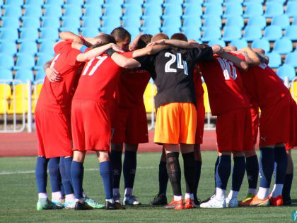 «Металлург» сильнее «Умки». Накануне в Магнитогорске прошло футбольное дерби