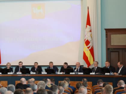 Алексей Текслер провёл совещание с представителями областного правительства и главами муниципалитетов