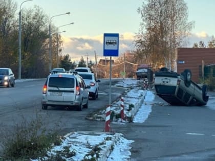 В Магнитогорске автомобиль перевернулся на крышу