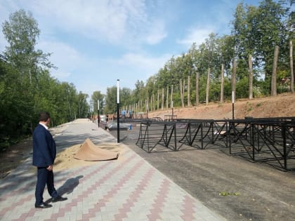 И скейты возьмут на прогулку. В Новом Златоусте продолжается восстановление парка ниже ДК «Победа»