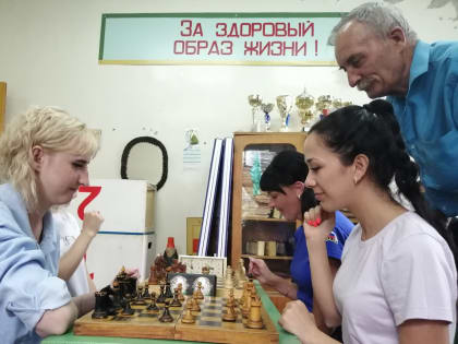 «Ход конём» - в Каслях прошли соревнования по шахматам