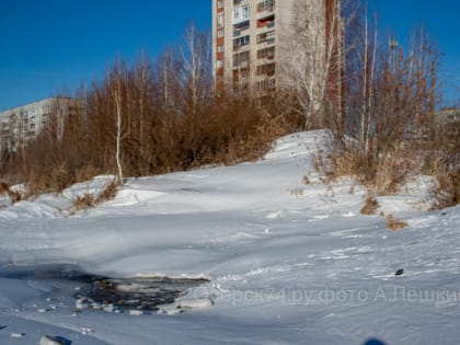 Пятница в Озёрске, или Кто бы лавочки покрасил