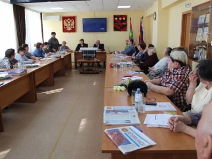 Партийцы Троицкого района отметили благодарностями активистов ветеранского движения