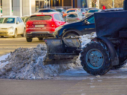 В Челябинске на уборке снега задействовано более 200 единиц техники