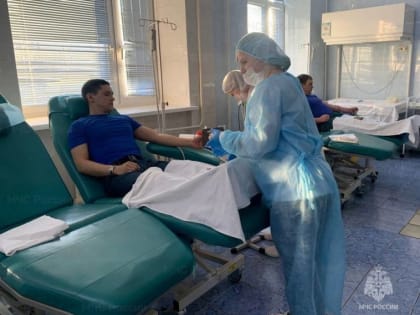 «Это наш долг»: магнитогорские пожарные стали донорами крови
