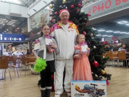 Ветераны УМВД Магнитогорска присоединились к акции «Полицейский Дед Мороз»