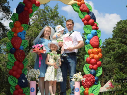 «Единая Россия» в День семьи, любви и верности провела церемонию бракосочетания для жителей Челябинска