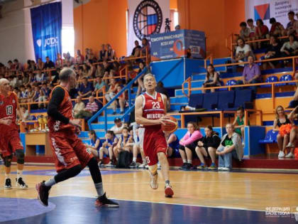 Челябинские баскетболисты разыграли Кубок Тарасова