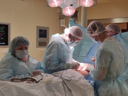 Пластический хирург провел операцию в челябинском кардиоцентре