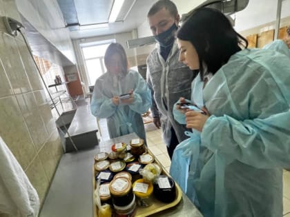 В Роспотребнадзоре назвали причину массового отравления учеников в челябинском лицее