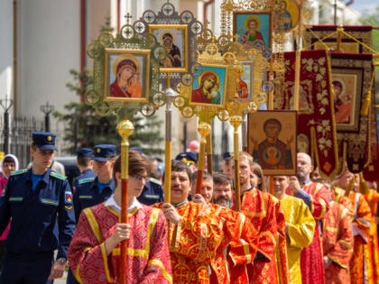 Более 10 тысяч горожан приняли участие в Пасхальном крёстном ходе в Челябинске