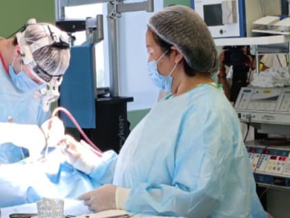 Нейрохирурги ЧОКБ проводят ювелирные операции на сосудах головного мозга