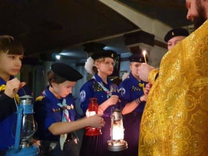 В Челябинск привезли Вифлеемский огонь