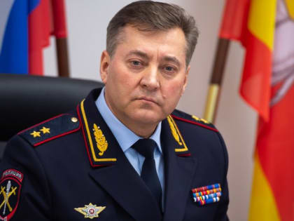 В Челябинске глава областного ГУ МВД уволил начальника задержанных за взятку инспекторов