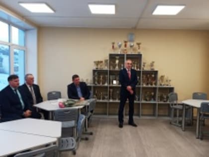 Перед Новым годом глава округа проверил работу школы №1 после капитального ремонта