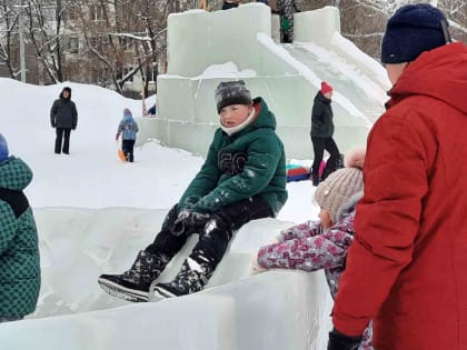 Весело и задорно проходят зимние развлечения в Миассе