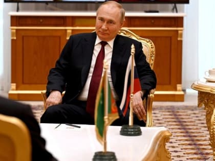 Владимир Путин подарил экс-президенту Туркменистана шахматы южноуральских мастеров