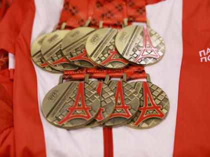 На Выставке «Россия» Алексей Текслер, Юрий Борзаковский и  Владимир Волошин дали старт регистрации на Парижский полумарафон – 2024