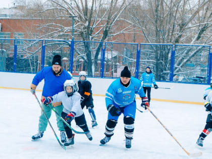 В Тракторозаводском районе состоялся хоккейный турнир «Родители / Дети»