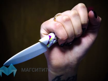 В Магнитогорске пьяная мать пырнула ножом в живот родного сына