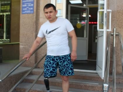 Отделение СФР по Челябинской области обеспечило жителя Пласта высокотехнологичным протезом бедра.