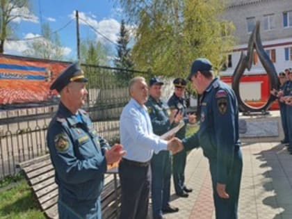 Сотрудников пожарно-спасательного отряда поздравили с профессиональным праздником