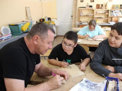 Учатся у тех, кого любят