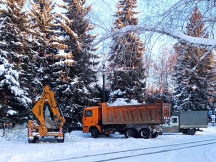 Сегодня убирают дороги