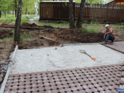 В Миассе благоустраивают сквер у ДДТ "Юность"