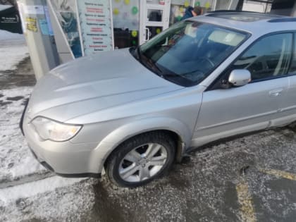 В Челябинске иномарка после ДТП вылетела на остановку и сбила двух женщин