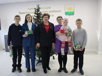 Мечты юных тракторозаводцев сбываются в рамках акции «Ёлка желаний»