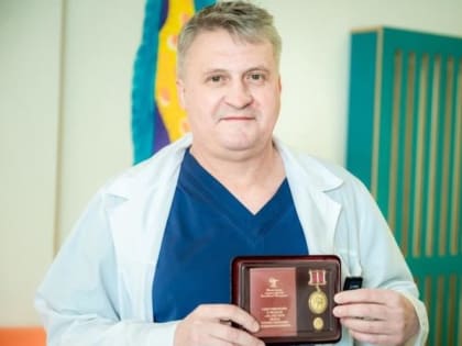 Челябинского кардиохирурга наградили за создание базы пациентов с пороком сердца