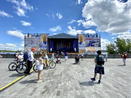 Виртуальный хоккей в парке. Турнир по киберспорту прошел в Магнитогорске