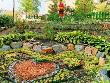 Мне подмигнула красавица