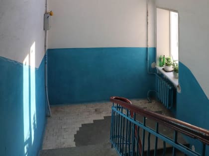 Убитого выбросили на лестничную клетку. Труп нашли в подъезде Магнитогорска