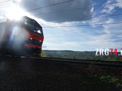 С рельсов — в снег. В окрестностях Златоуста нетрезвый мужчина попал под поезд