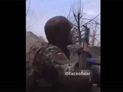 На видео танковый сняряд прилетает в окоп с боевиками ВСУ