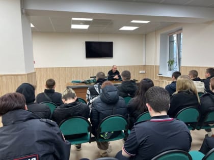 В Магнитогорске школьники посетили базу спецподразделения Росгвардии