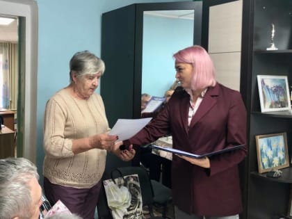 В местных отделениях партии единороссы поздравили старшее поколение с праздником