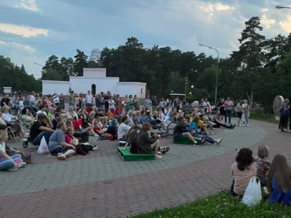 Фестивальные показы и ретро-кино: где в Челябинске в выходные посмотреть фильмы под открытым небом
