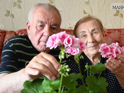 В День семьи, любви и верности паре из Красноармейского района вручили награду