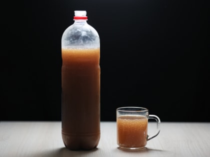 Что может быть в составе кваса, а чего в нём быть не должно, рассказали в Роскачестве