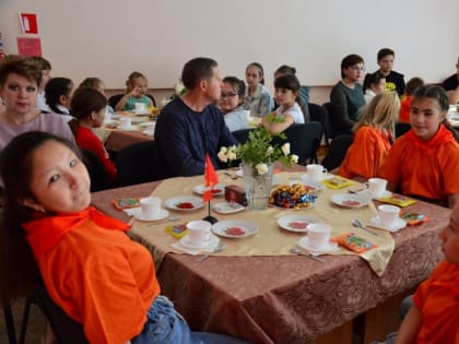 Катав-Ивановск: Подарок ко Дню города получили дети из Социально-реабилитационного центр для несовершеннолетних и Центра помощи детям, оставшимся без попечения родителей