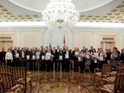 Алексей Текслер наградил лучших представителей АПК